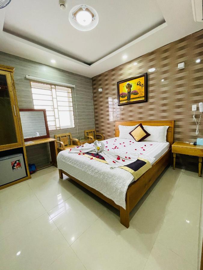 Khách sạn tình yêu Hoang Quan
